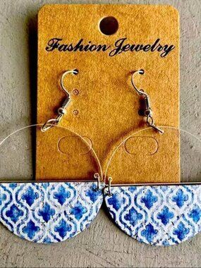 Moroccan Design Cork & Clear Acrylic Circular Drop Earrings NWT